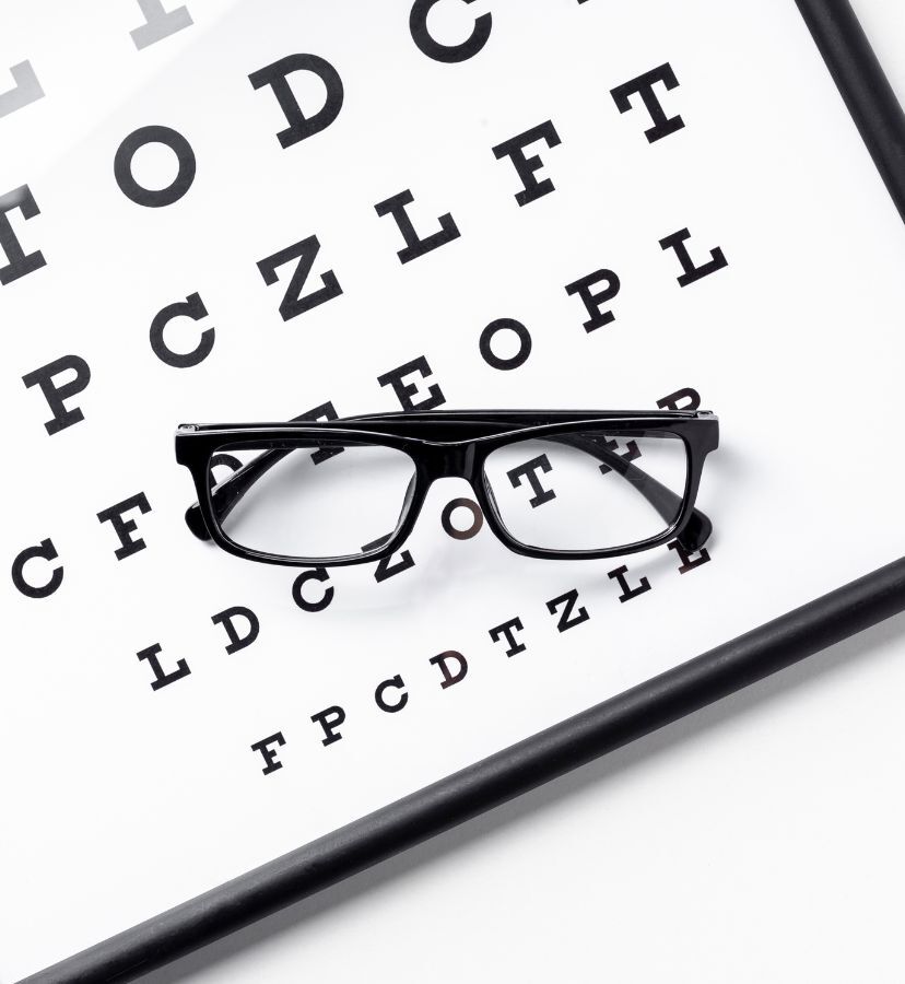eye chart with glasses
