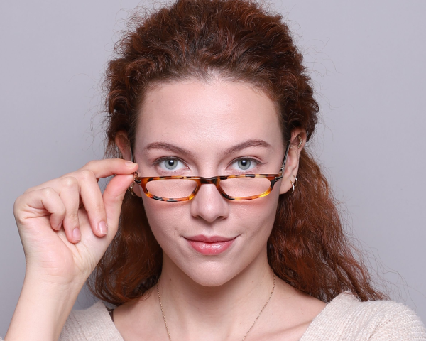 woman wearing rectangle glasses