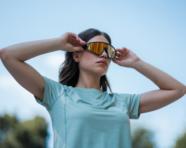 Model in mirrored sunglasses