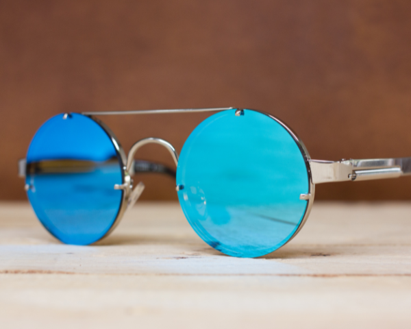 Round mirrored sunglasses