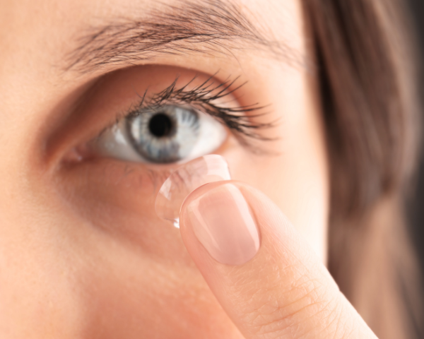 How To Put Contact Lenses In | SmartBuyGlasses CA