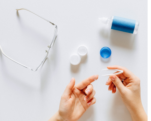Hands cleaning contact lens