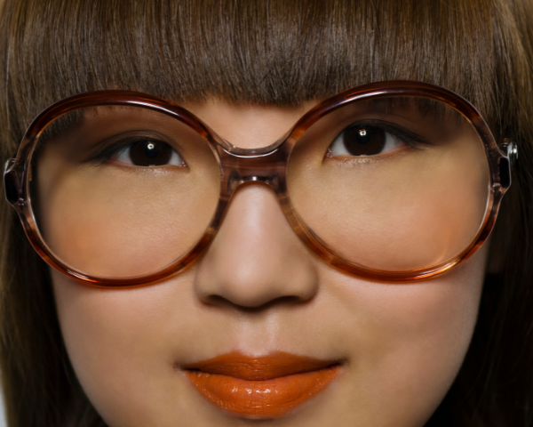 woman wearing eyeglasses