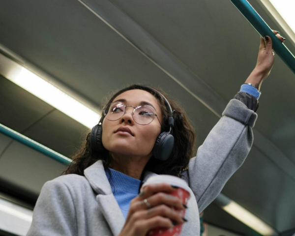 woman wearing eyeglasses
