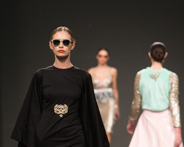 woman with sunglasses - catwalk