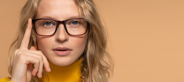 woman with plano lenses