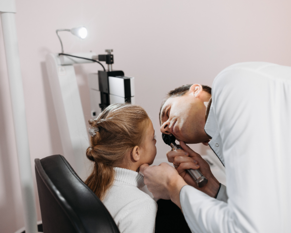 How to Get Dust Out of Your Eye | SmartBuyGlasses US