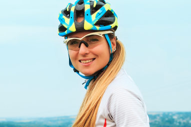woman with sports glasses and helmet
