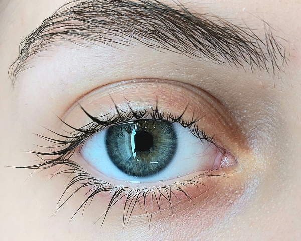 Protruding eyes