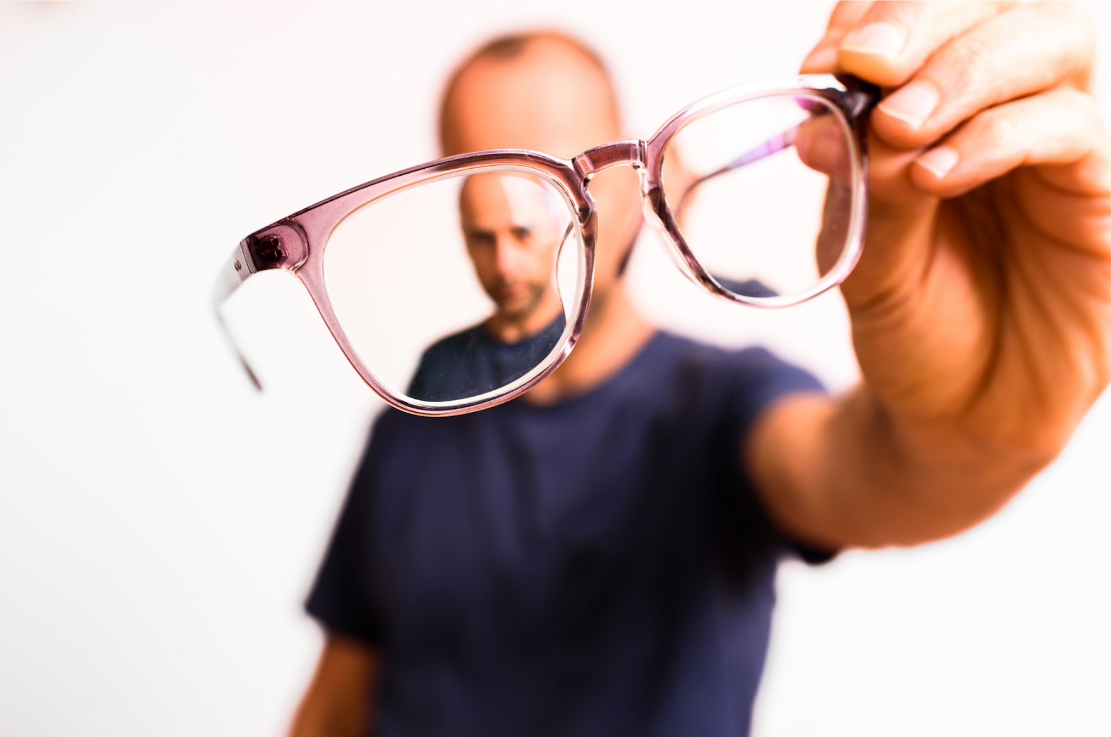 man showing eyeglasses