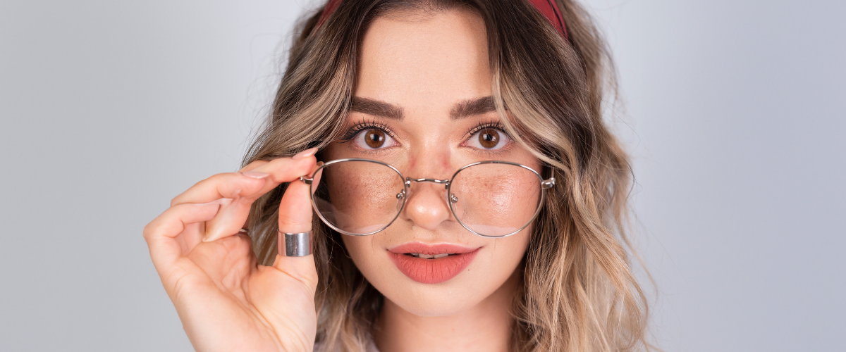 New Glasses Problems: How to Avoid Marks on Your Nose | Vision Direct AU
